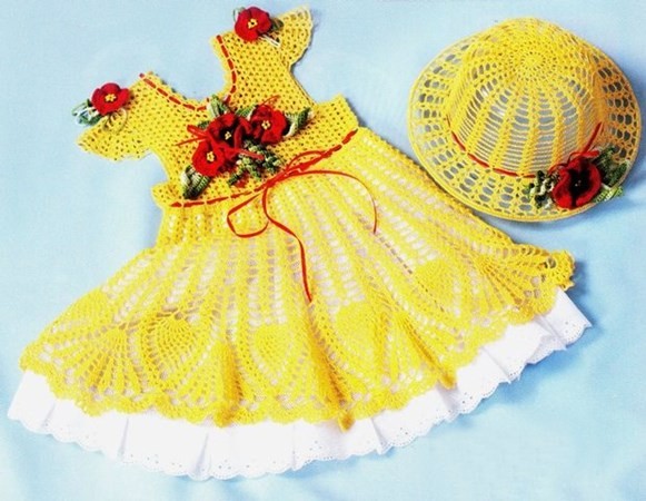 Желтое платье и шляпка для девочки