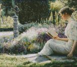 Девушка в саду читает книгу