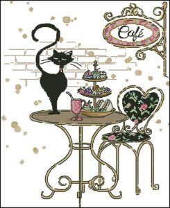 Кот на кофейном столике